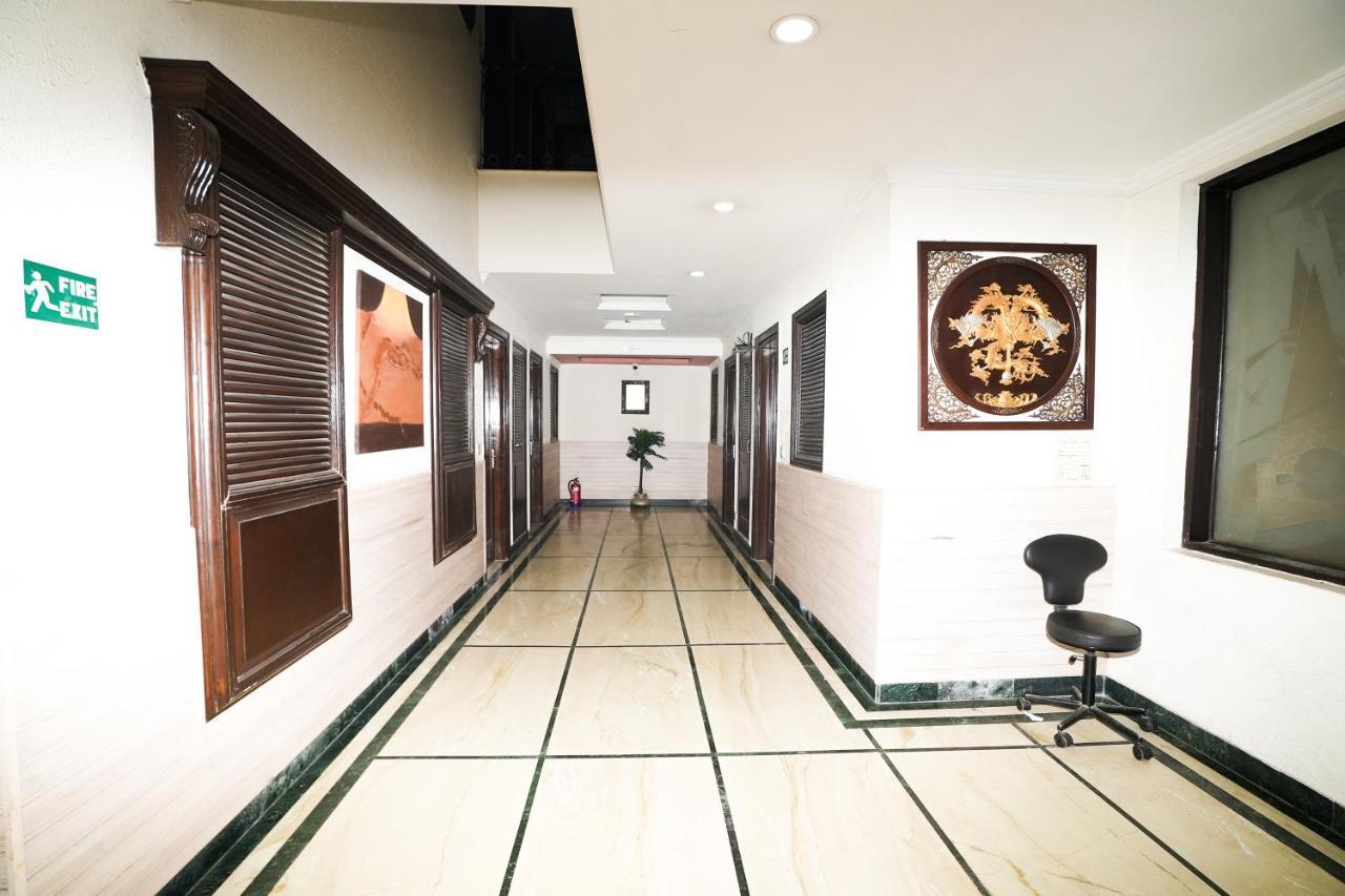 Stay Well Hotels & Homes Γκουργκάον Εξωτερικό φωτογραφία