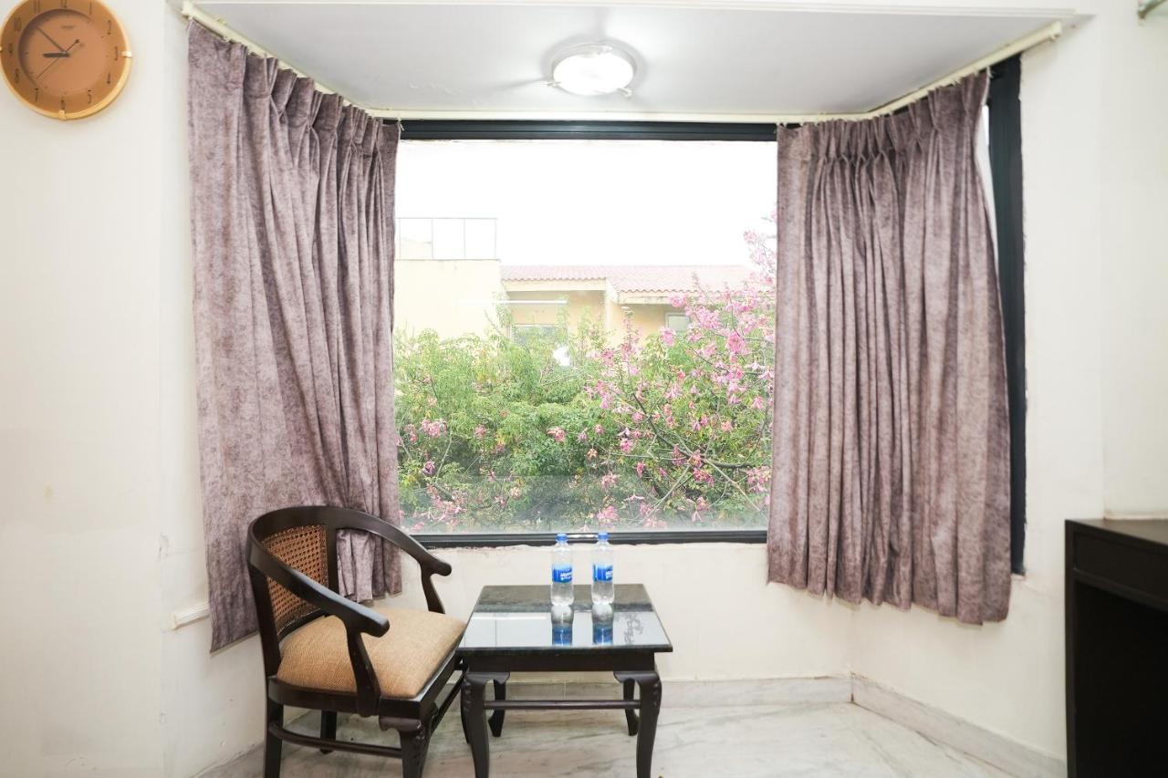 Stay Well Hotels & Homes Γκουργκάον Εξωτερικό φωτογραφία