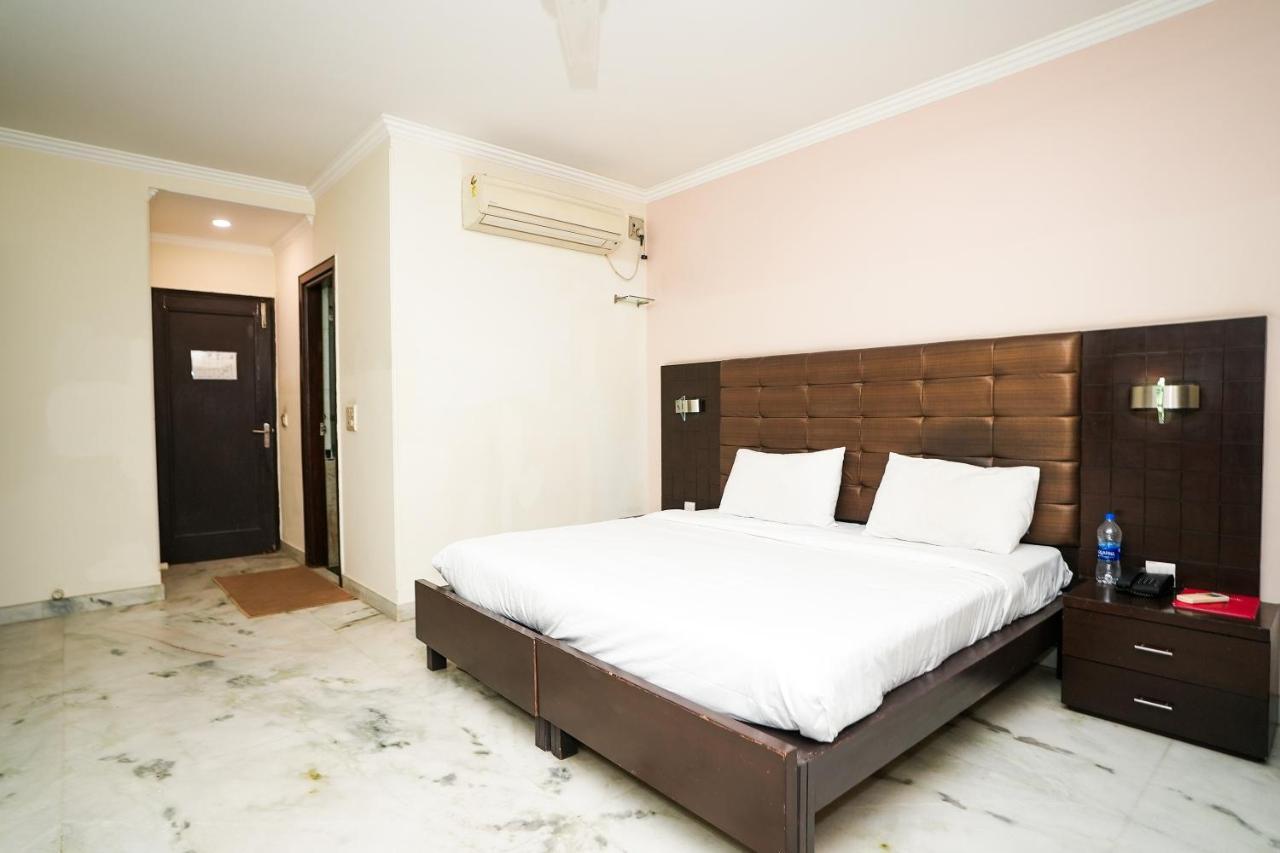 Stay Well Hotels & Homes Γκουργκάον Εξωτερικό φωτογραφία