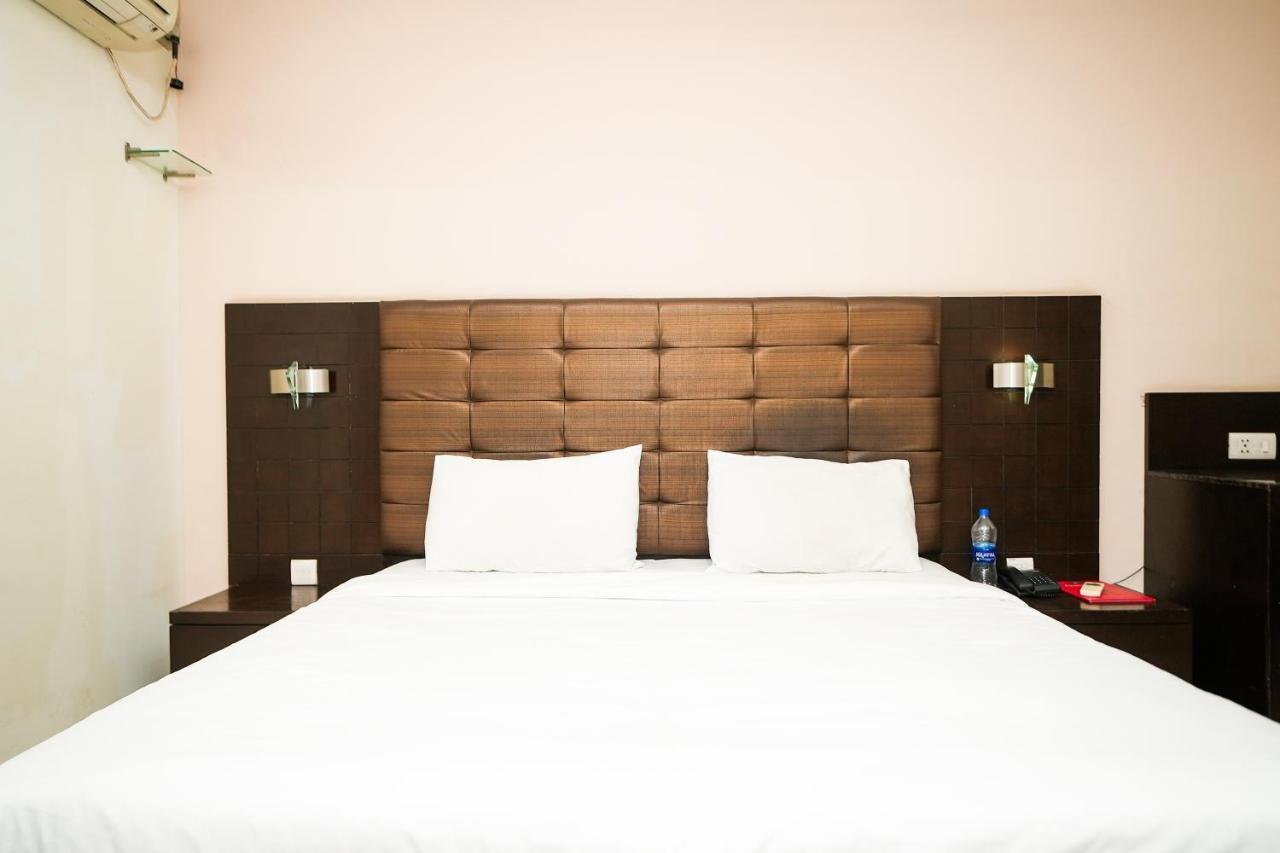 Stay Well Hotels & Homes Γκουργκάον Εξωτερικό φωτογραφία