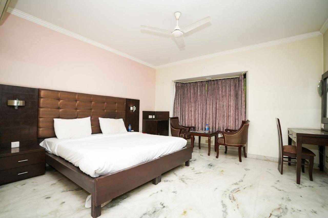 Stay Well Hotels & Homes Γκουργκάον Εξωτερικό φωτογραφία