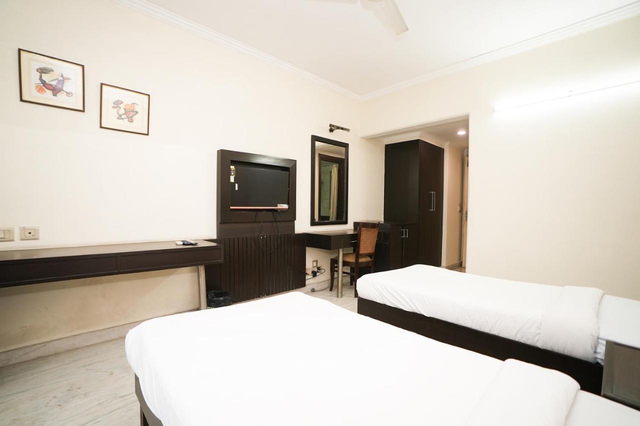Stay Well Hotels & Homes Γκουργκάον Εξωτερικό φωτογραφία