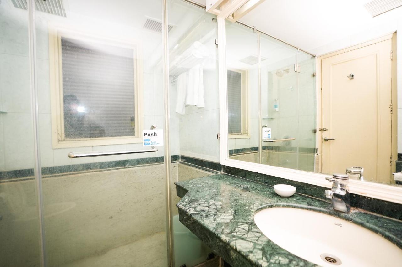 Stay Well Hotels & Homes Γκουργκάον Εξωτερικό φωτογραφία